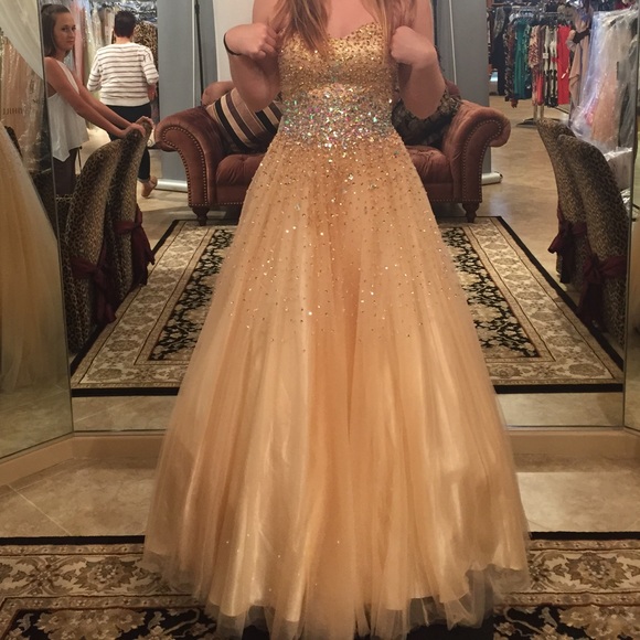 Beautiful Jovani prom dress! Only been worn once