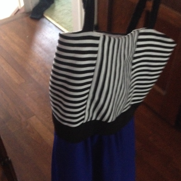 Dress - Picture 2 of 2