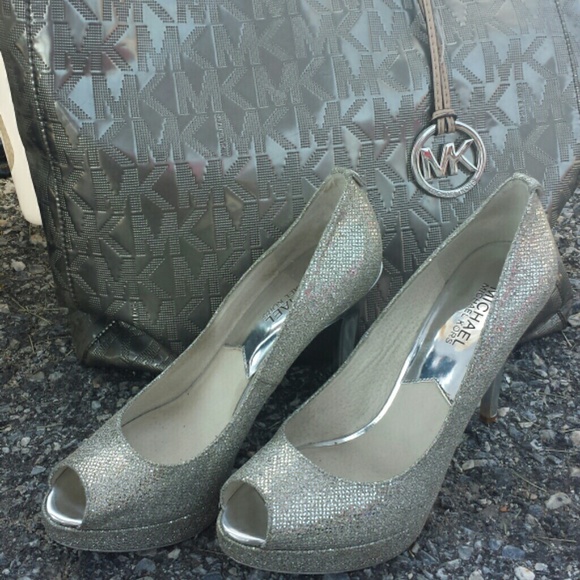 Michael kors pumps
