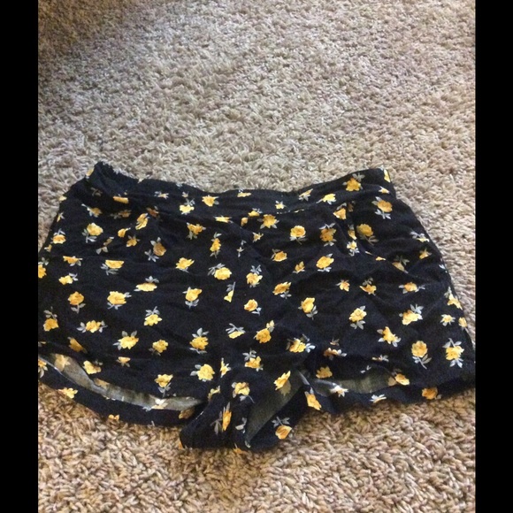 Flowy shorts from Pacsun - Picture 1 of 3