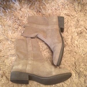 Gently worn suede American eagle ankle booties