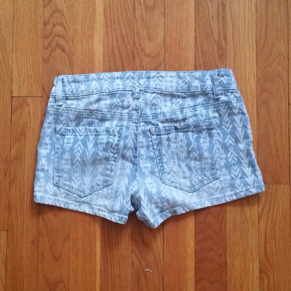 {F21} tribal print shorts - Picture 3 of 3