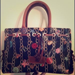 Cute small Dooney and Bourke purse!