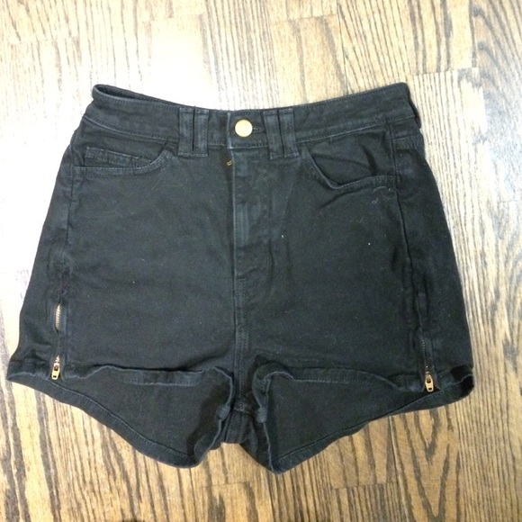 AA cheeky shorts