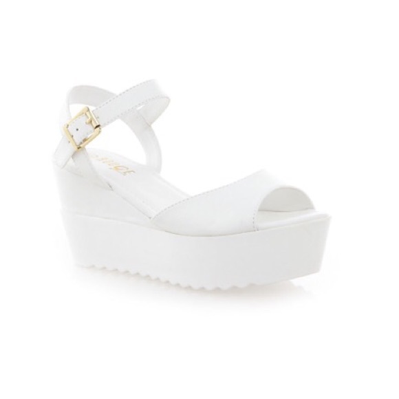 Buckle Strap Platform Sandals