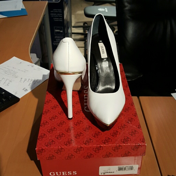 Guess leena White leather shoes pumps Sz.7