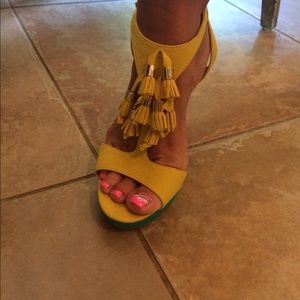 Yellow and blue heel