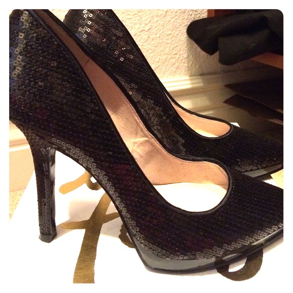 Nine West Love Fury Sequence Pumps (size 6)