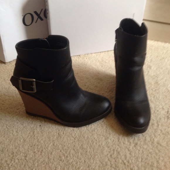 Black booties with wood design wedged heels