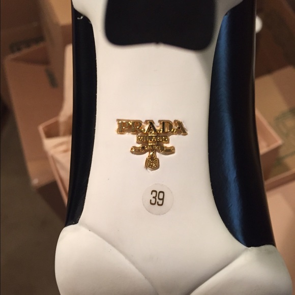 Prada shoes - Picture 2 of 2