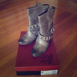 Naughty Monkey grey "Domination" boots in Size 8.5