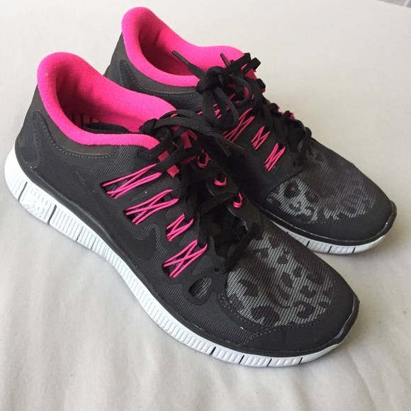 Nike Shoes - Nike Free Run 5.0+
