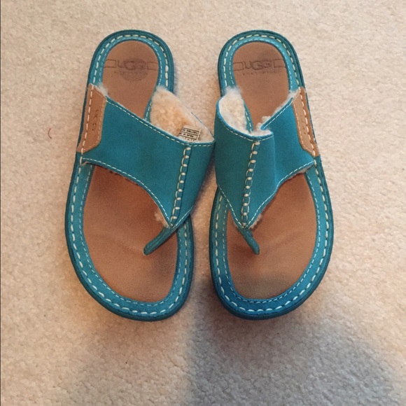 ugg flip flops