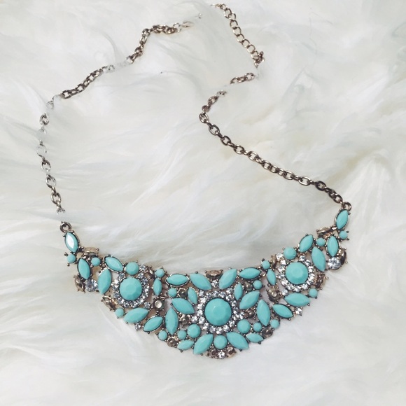NWOT Mint/Rhinestone Bib Necklace