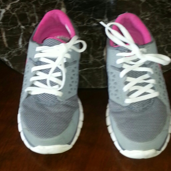 NIKE FREE RUN