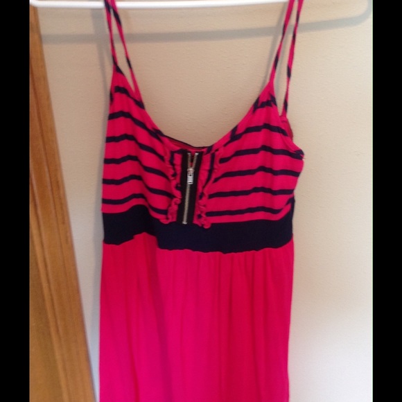 Adorable hot pink and navy tank!