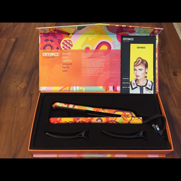 amika ceramic hair straightener