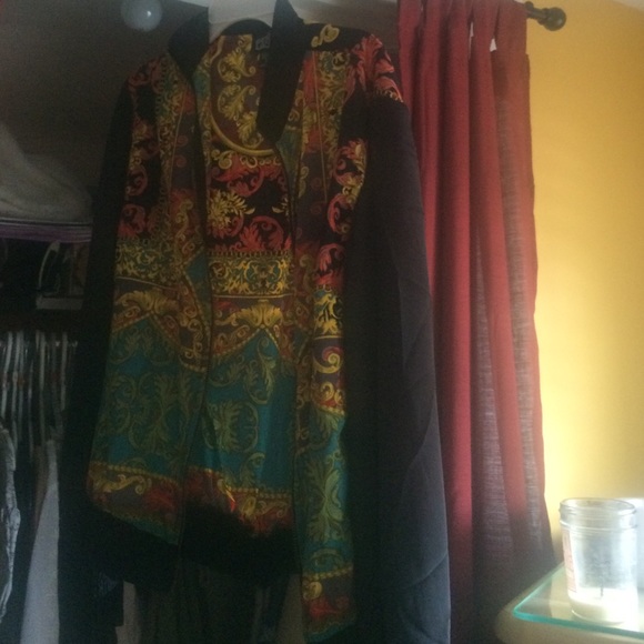 black/pattern zip jacket