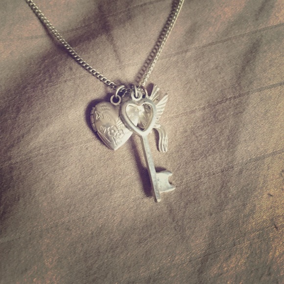 Accessories - Three charmed necklace