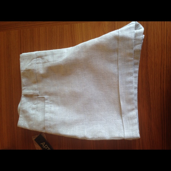 White cotton/linen shorts with silver threading - Picture 1 of 4