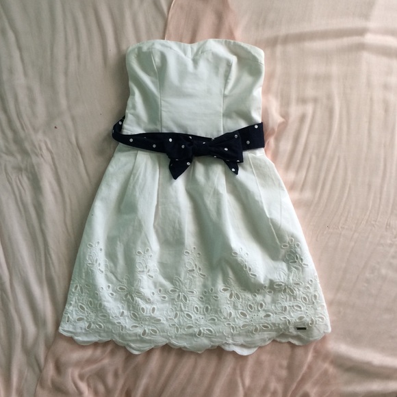 White strapless Hollister dress with belt