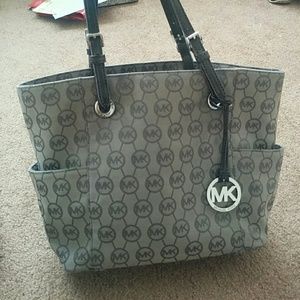 Authentic Michael Kors ??
