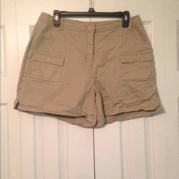 Cute khaki shorts - Picture 4 of 4