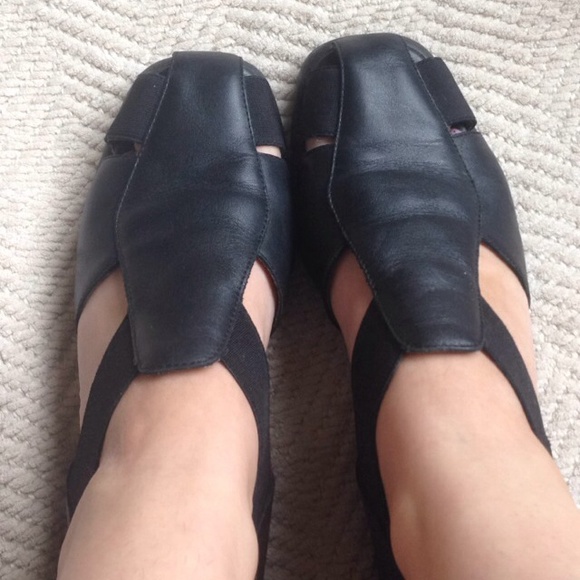 *SOLD* Vintage Black Sandals - Picture 2 of 4