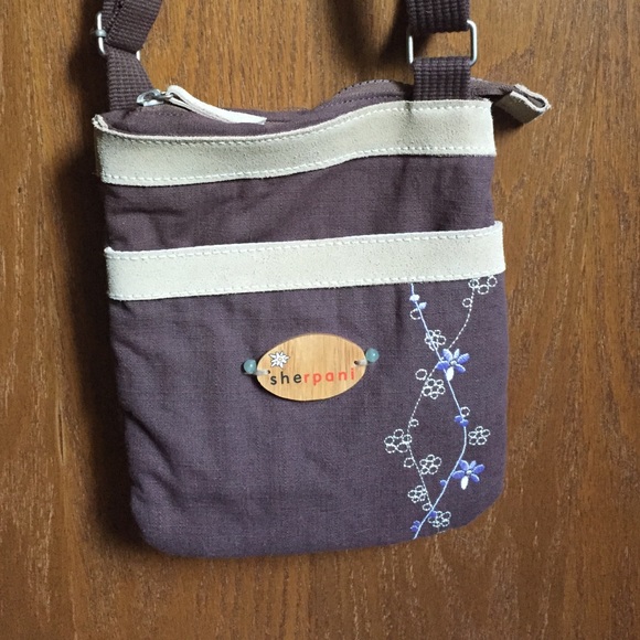 Sherpani Clover Crossbody
