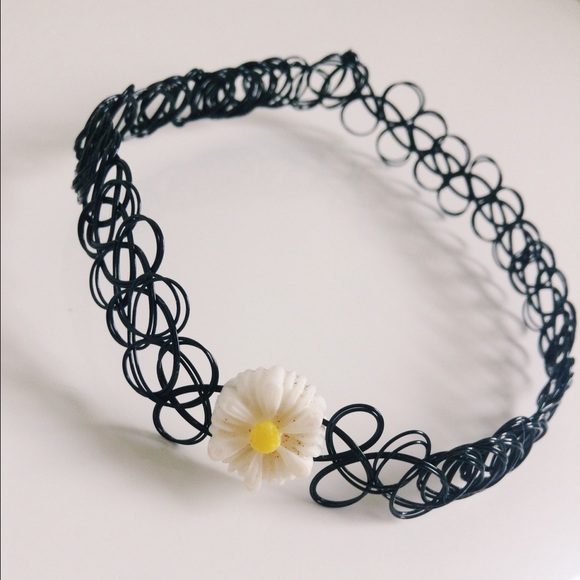 🔵 Daisy Choker Necklace
