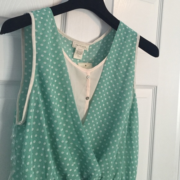 clothes - Picture 2 of 4