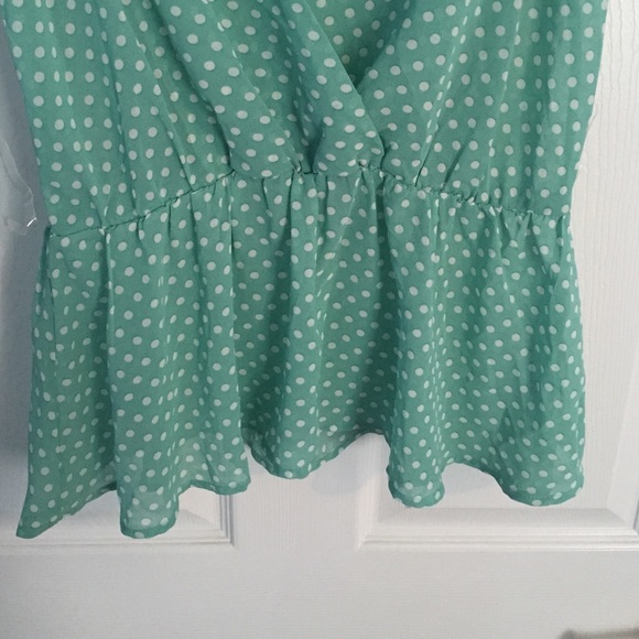 clothes - Picture 3 of 4