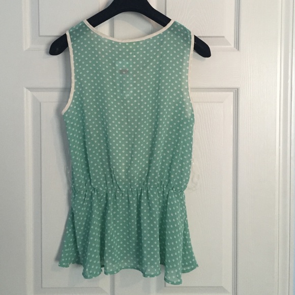 clothes - Picture 4 of 4