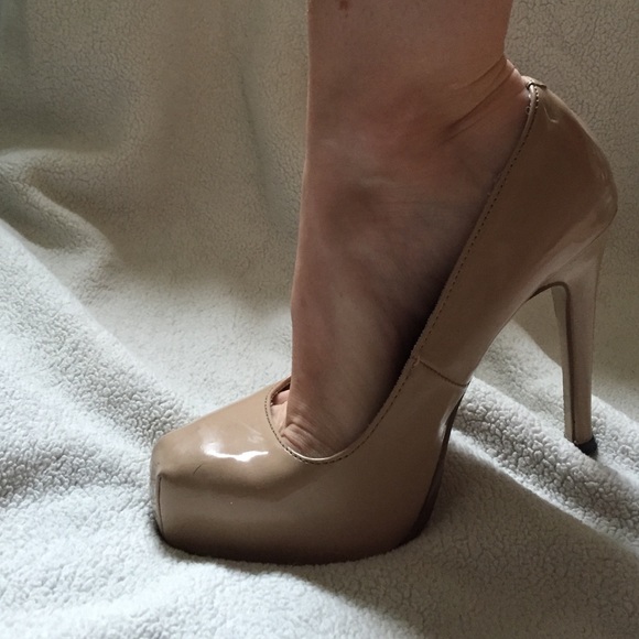 Madden Girl Nude/Tan Leather Platform Pumps sz6 - Picture 4 of 4
