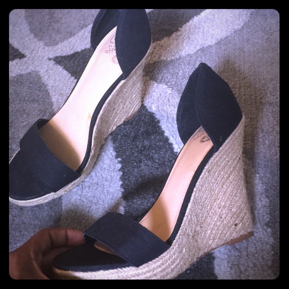 Very cute black wedges!!