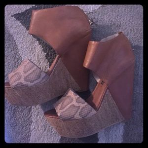 Super super cute snake skin Steve Madden wedges!!