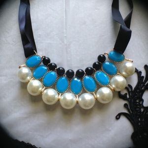 🎉HP🎉💙Faux Pearl, Blue & Black Bib Necklace💙