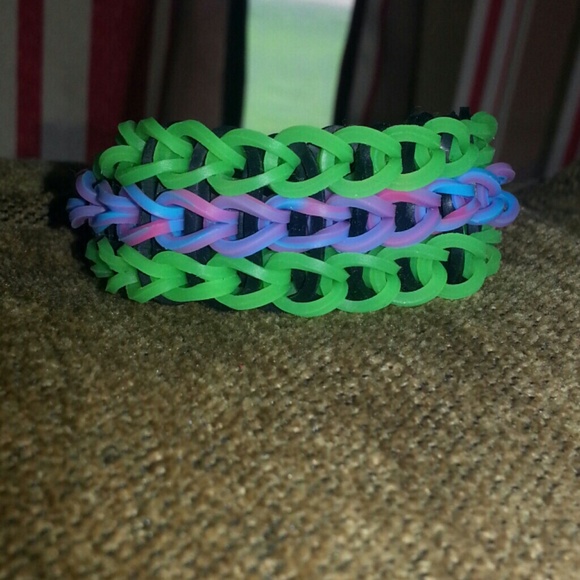 Glow in the dark bracelet - Picture 2 of 2