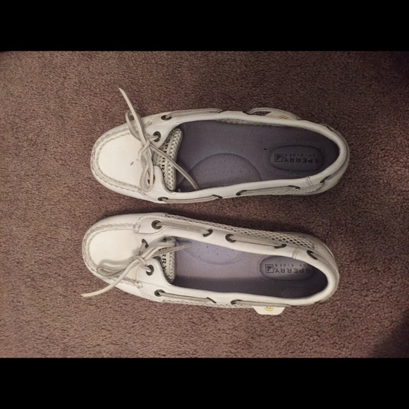 Sperry White Boat Shoes! Need to go ASAP!