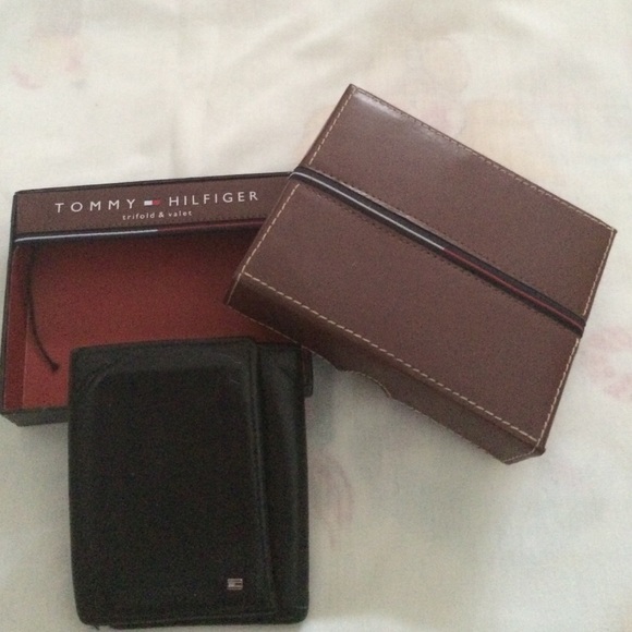 Tommy Hilfiger tri fold wallet