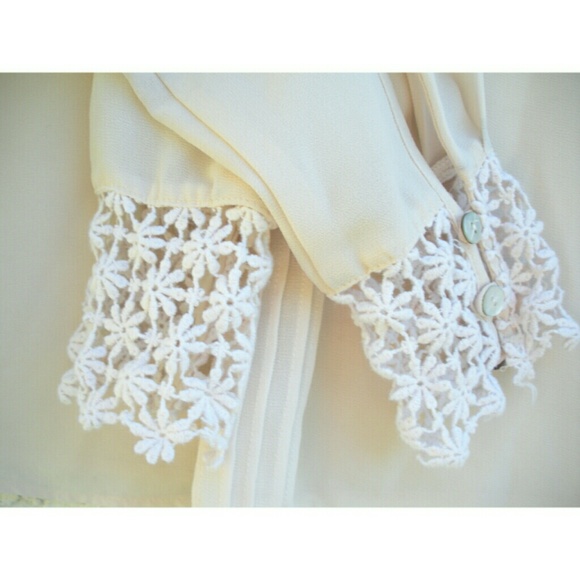 Long Sleeved Peter Pan Blouse - Picture 3 of 4