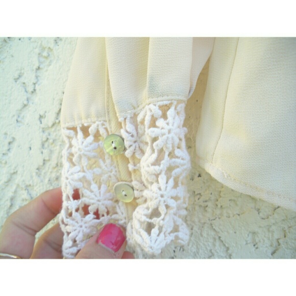 Long Sleeved Peter Pan Blouse - Picture 4 of 4