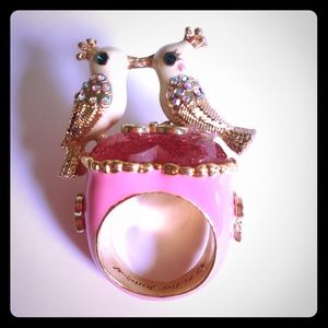 Betsey Johnson kissing birds ring