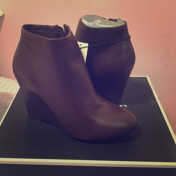 Dark brown, 3inch booties