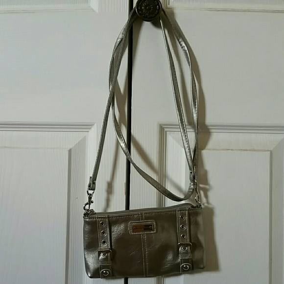 Crossbody clutch