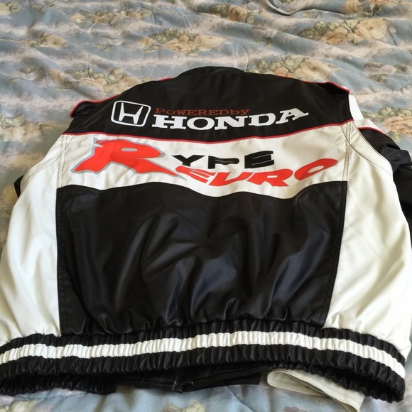 It a Honda racing jacket design - Picture 3 of 4