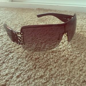 Jessica Simpson sun glasses