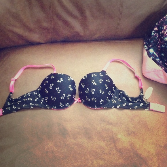 Victoria's Secret Pretty black & hot pink bra