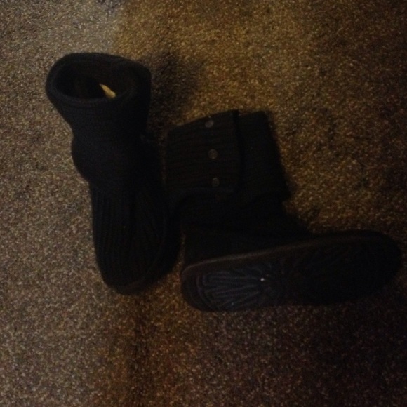Black knit Uggs