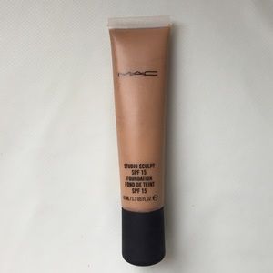 MAC cosmetics Studio Sculpt foundation NC42